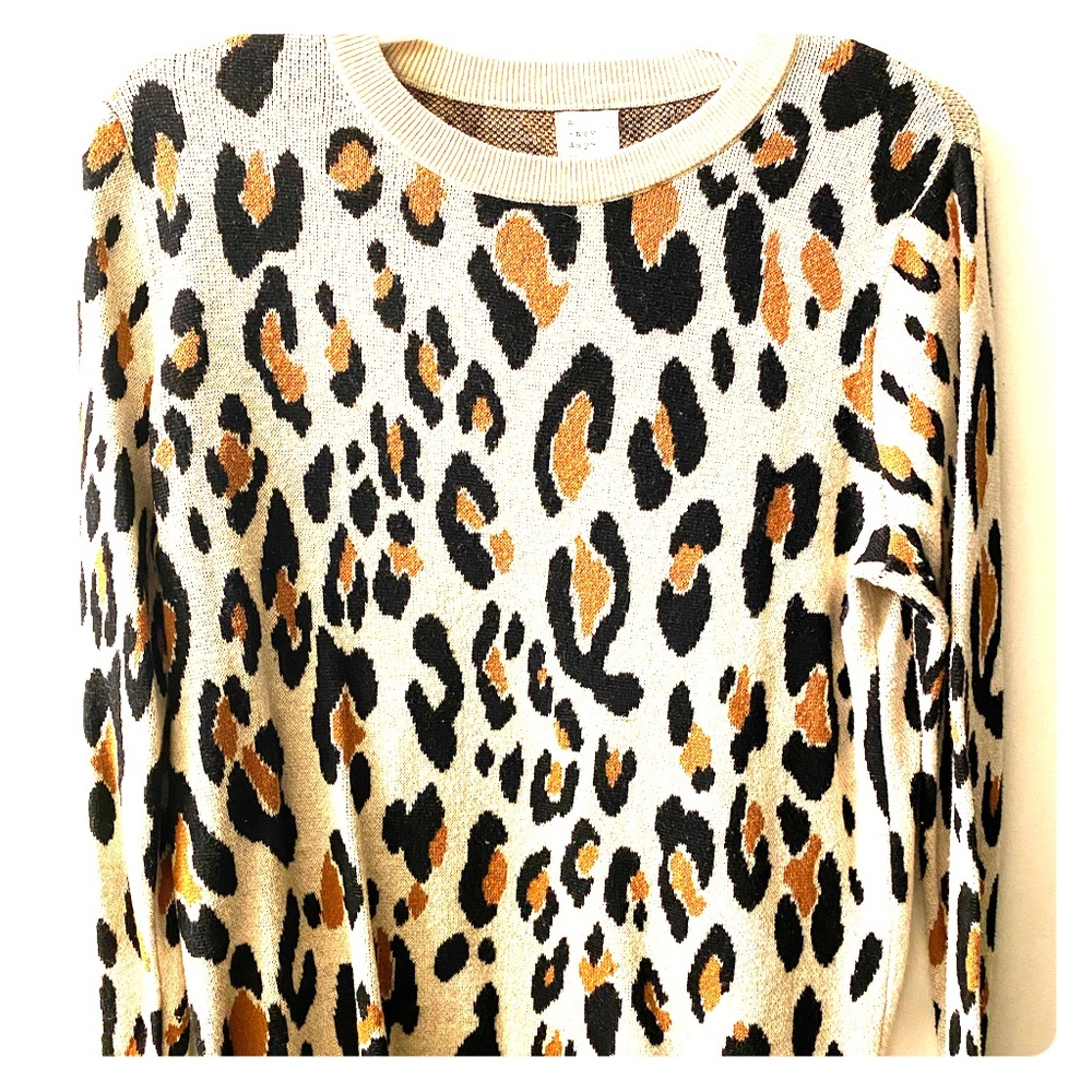 Leopard crew neck sweater sz lrg